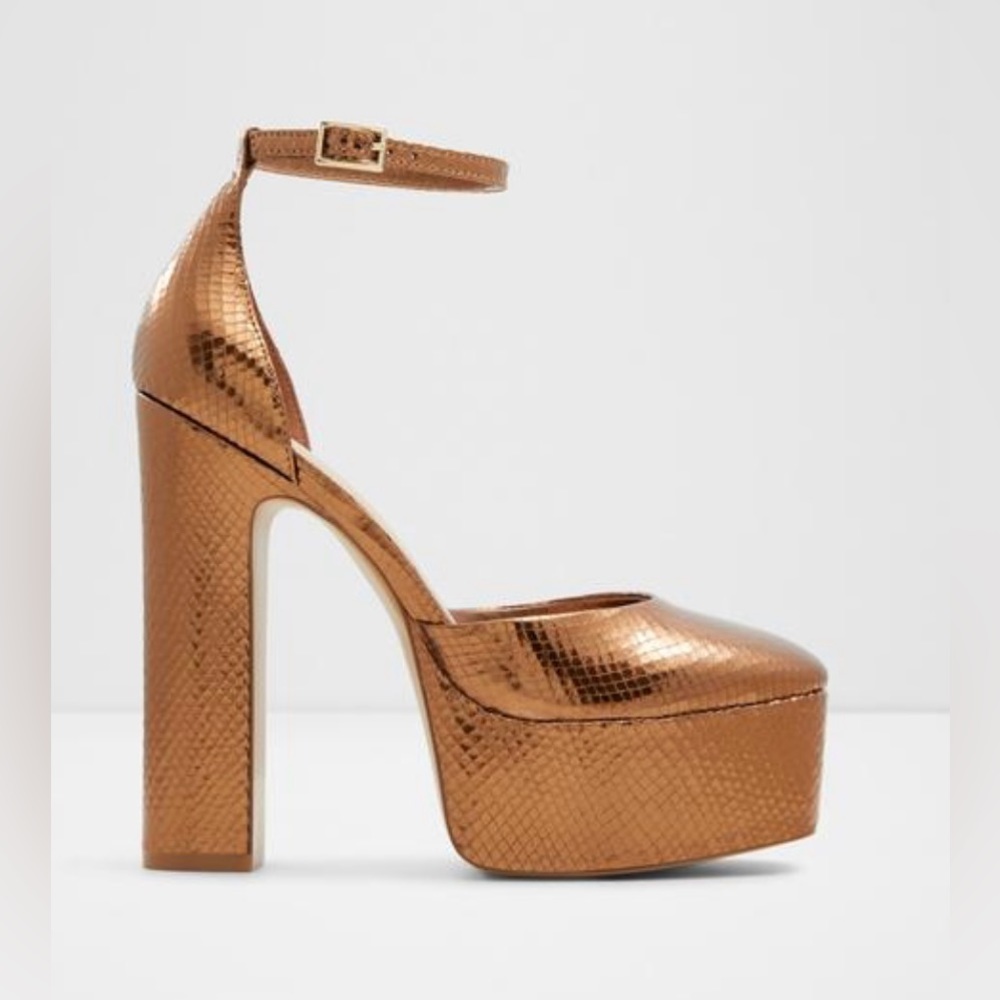 NWOB‼️ Gold Aldo 5.5 Inch Square Toe Platforms (Sizes 7.5 and 8) - Picture 2 of 8